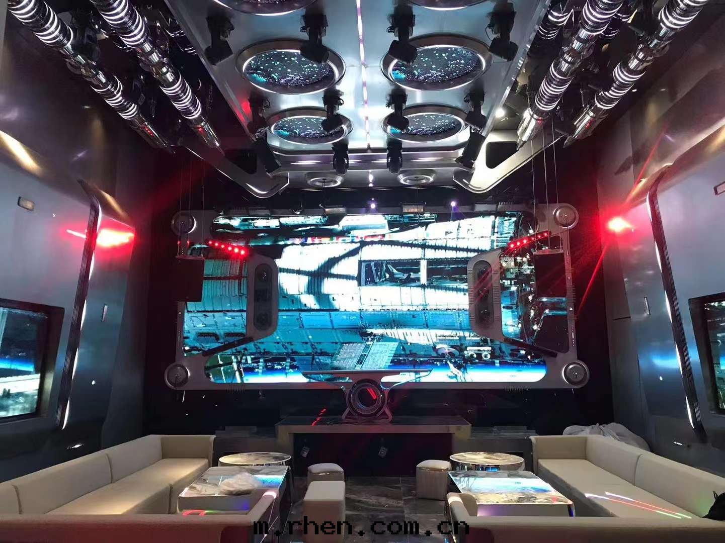 【GAEpro音(yīn)響】攜手(shǒu)打(dǎ)造长(cháng)沙(shā)首家(jiā)高(gāo)空(kōng)機(jī)械KTV——ACE Party K