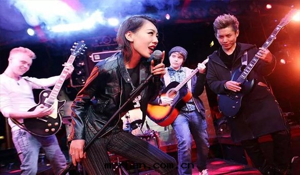 【GAEpro音(yīn)響】攜手(shǒu)國(guó)內(nèi)首家(jiā)海(hǎi)底演藝餐吧空(kōng)降湖(hú)南(nán)懷化(huà)！